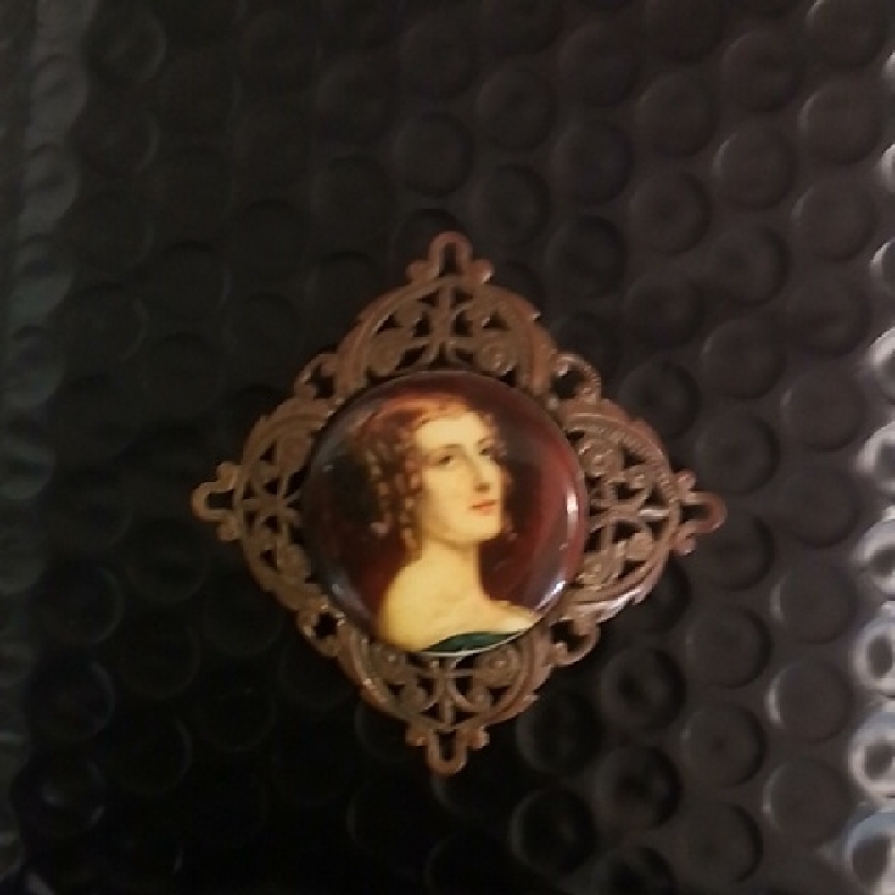 Lady Jane Ellenborough Portrait Cameo Brooch -Western German- Antique Gold Tone